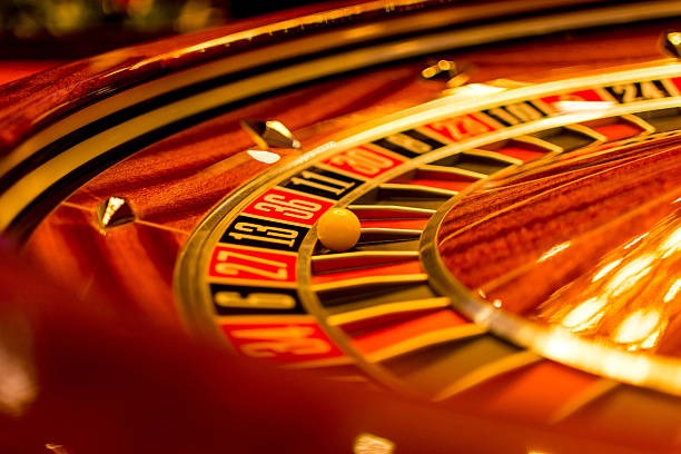 Live dealer at Nolimit City roulette table in empire88 login app